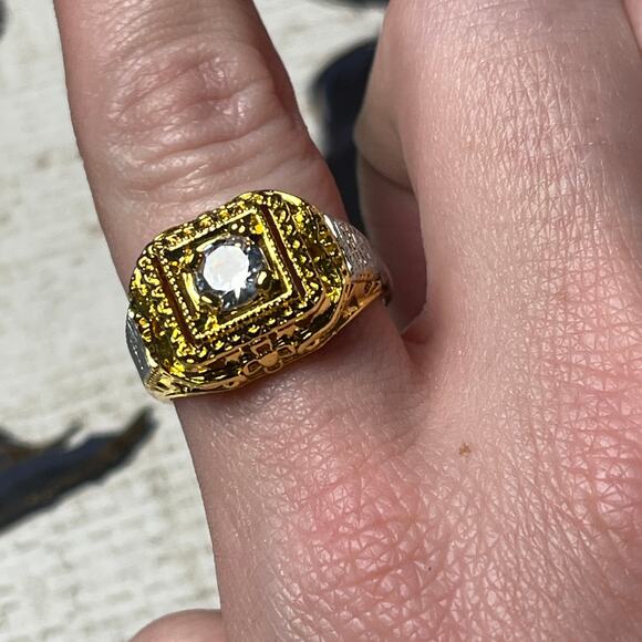 Estate Gold Tone CZ Ring Size 10 - Sparkling Beauty! - Picture 6 of 6